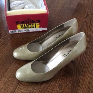 New Women’s Van Eli Heels 6M